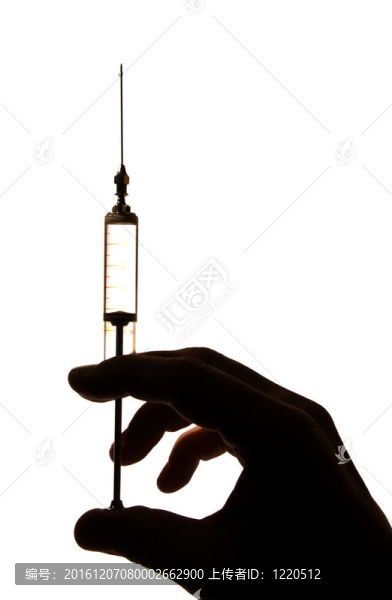 舊玻璃注射器在手