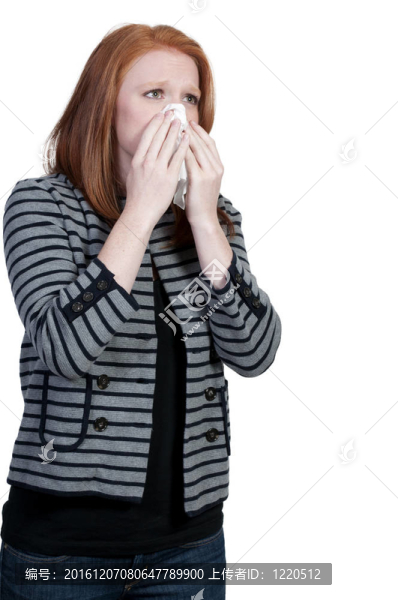 女人擤鼻子