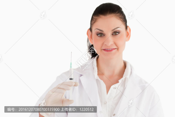 穿白色上衣的婦女