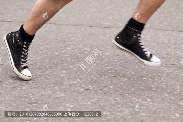 跑步運(yùn)動(dòng)員的腳