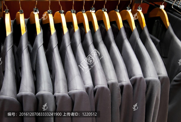 男子西服排