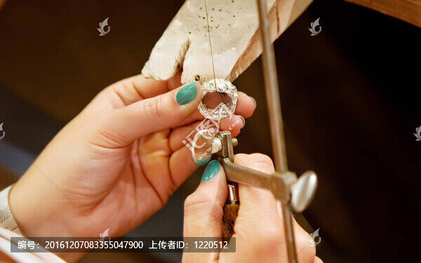 制作首飾