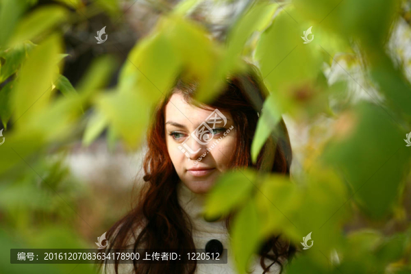 女孩的秋天肖像
