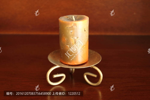 在一個(gè)藝術(shù)蠟燭燭臺