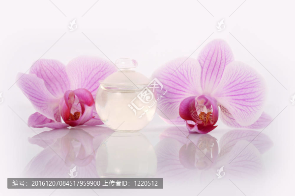 香水瓶和蘭花花