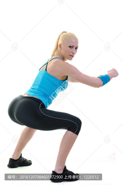 健身和鍛煉與金發(fā)女人