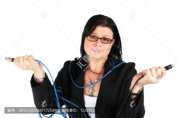 混亂的女人與電纜