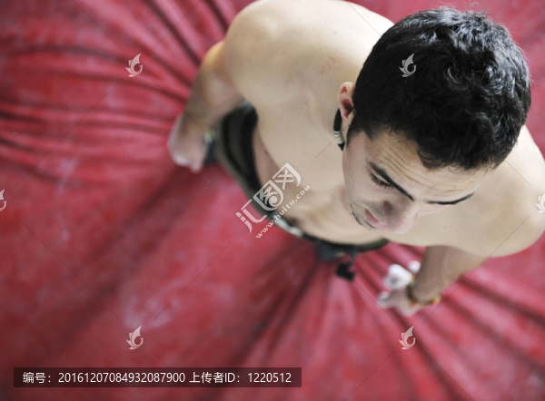 男子運動攀登