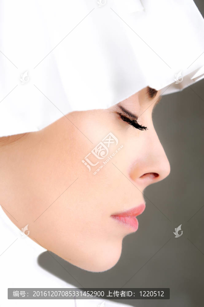 性感美女的側(cè)面照片；閉著眼睛