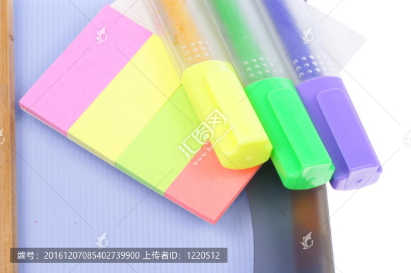 回到學(xué)校；特寫(xiě)；學(xué)校用品