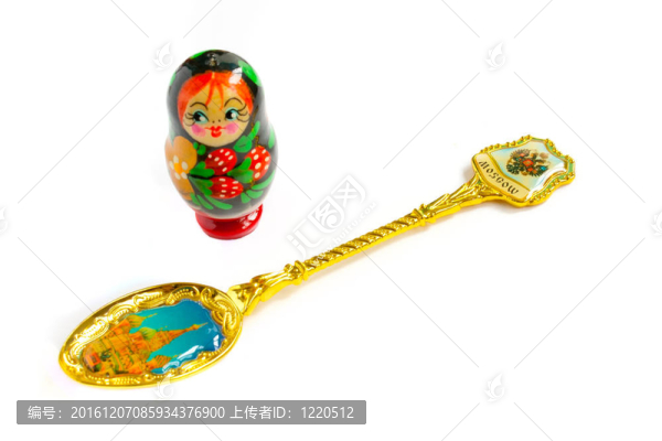紀(jì)念品勺子和俄式套娃是俄羅斯傳統(tǒng)的禮物