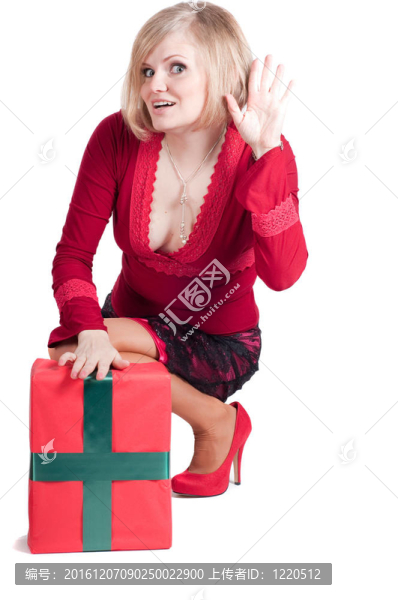 帶圣誕禮物的快樂(lè)女人