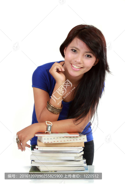 亞洲婦女與書籍孤立的白色