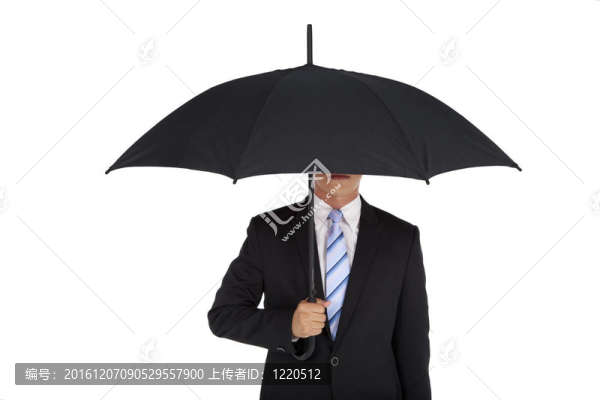 商人把黑色的雨傘孤立在白色背景上