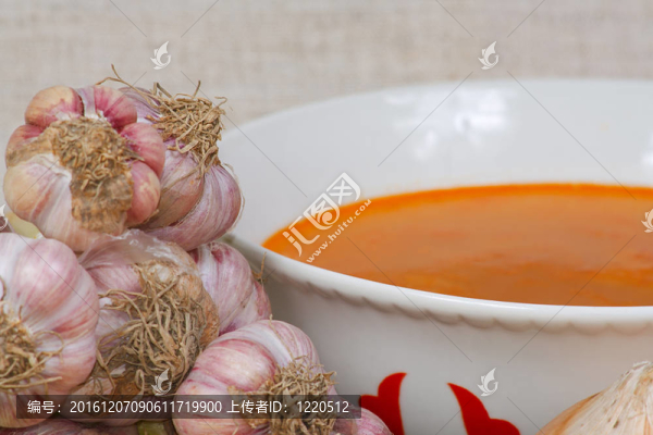 菜園里的湯和新鮮蔬菜