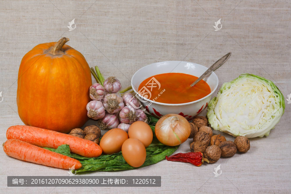 廚房菜園里的新鮮蔬菜和堅果
