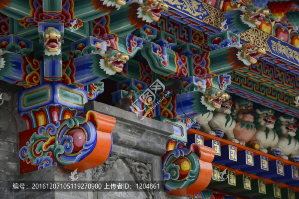 塔爾寺門梁獸首