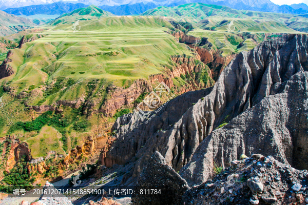 巴音溝山脈