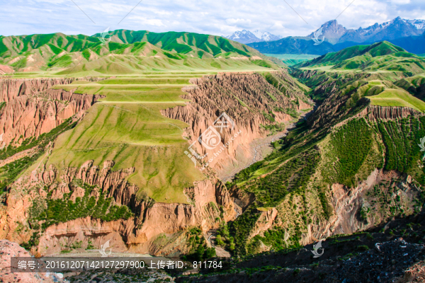 巴音溝山脈