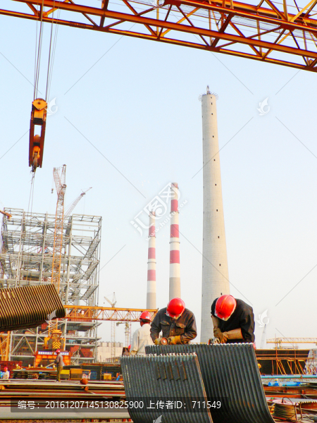 發(fā)電廠建設(shè)工地,工人