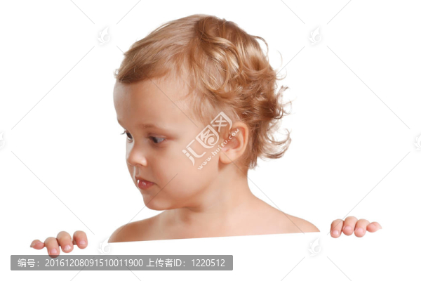 可愛的小男孩拿著一個白色的空白