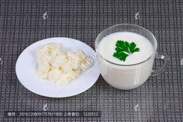 奶酪對(duì)開菲爾和綠色健康；