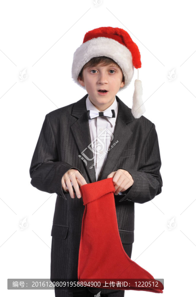 戴紅帽和紅襪子的男孩；孤立的