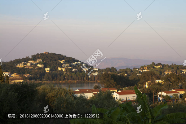 在日落的時(shí)候在Corfu希臘的風(fēng)景；