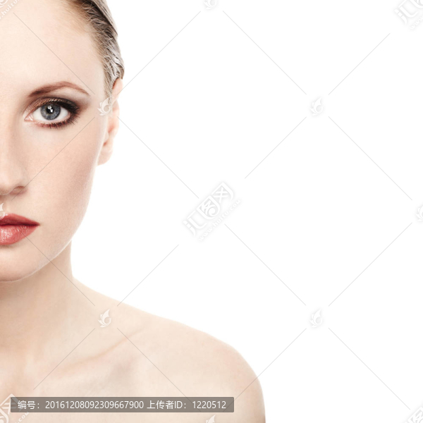 在白色背景上孤立的美麗女人的肖像