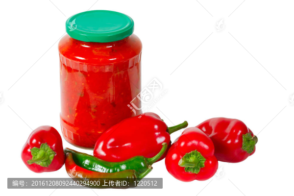 罐裝蔬菜在玻璃罐和胡椒