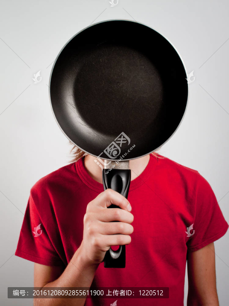 孩子在煎鍋