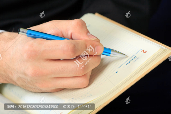 手和筆記本。閉合