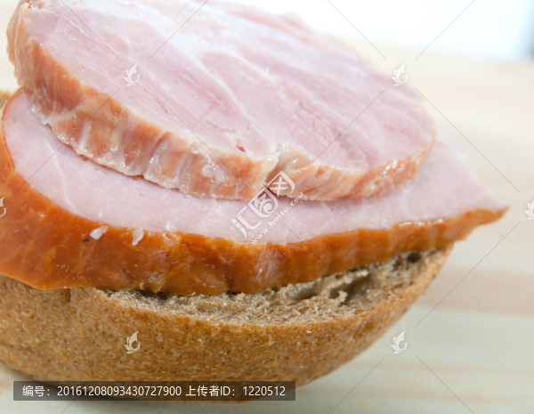 肉的食物安排；面包