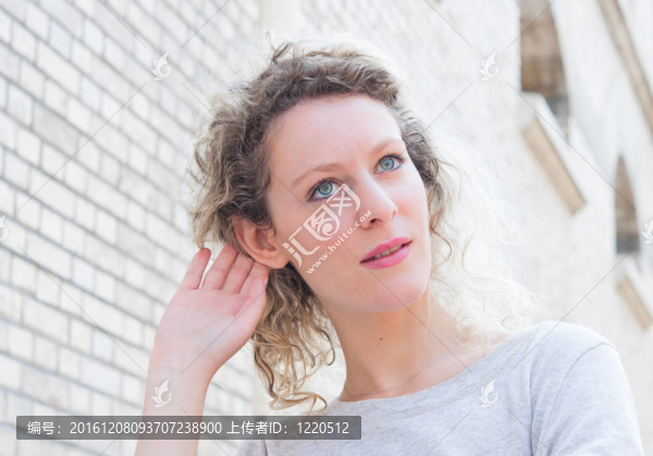 年輕的女人