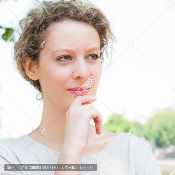 思想的女人