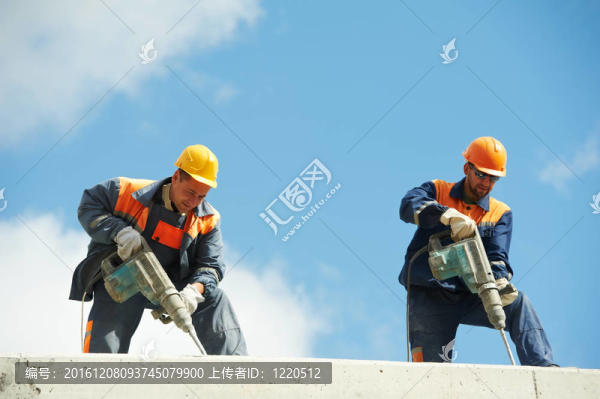穿支的建筑工人