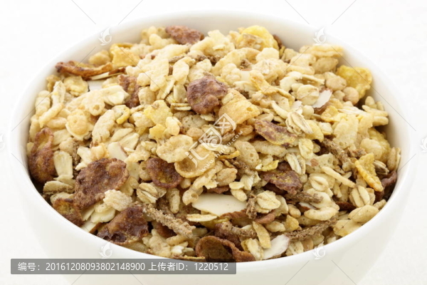 巧克力玉米片和杏仁粥或麥片