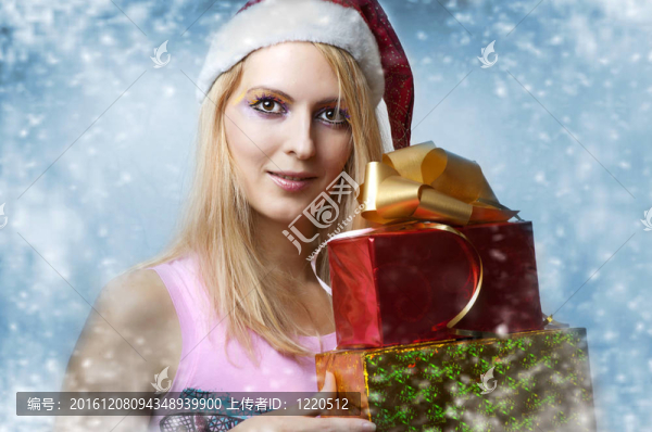 圣誕節(jié)的概念。幸福女人帶禮物