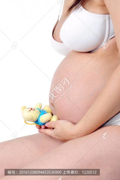帶兒童玩具的孕婦