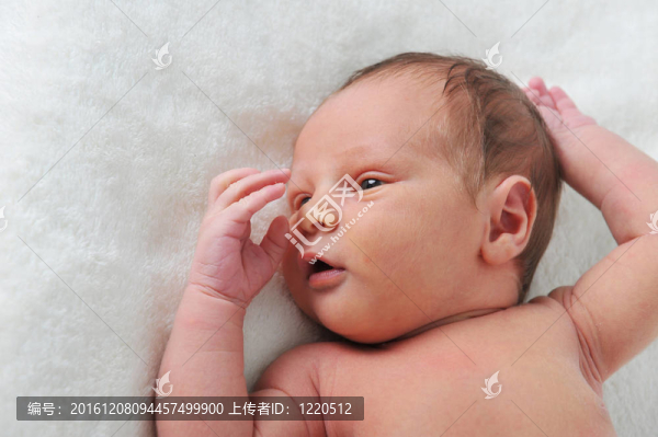 新生的嬰兒