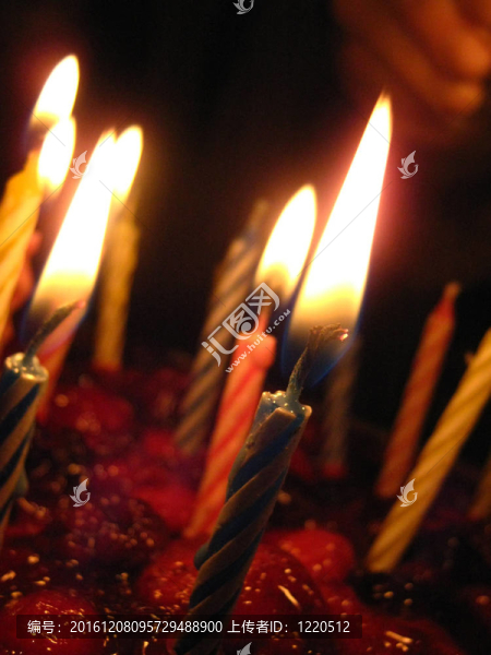 點(diǎn)燃的蠟燭的節(jié)日