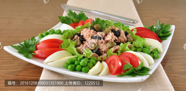 金槍魚沙拉和蔬菜