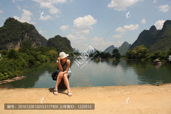 河上的少女