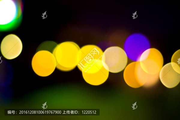 散焦燈在黑暗的背景