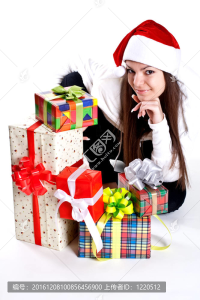 帶節(jié)日禮物的漂亮女人