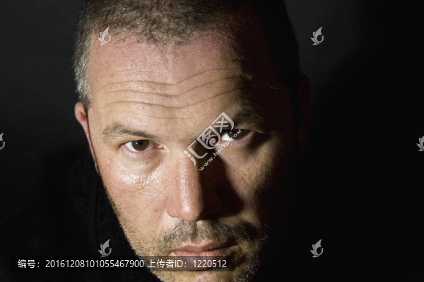 來勢洶洶的找白種男人低調(diào)人像