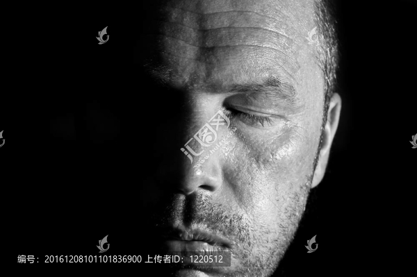 來勢洶洶的找白種男人低調人像
