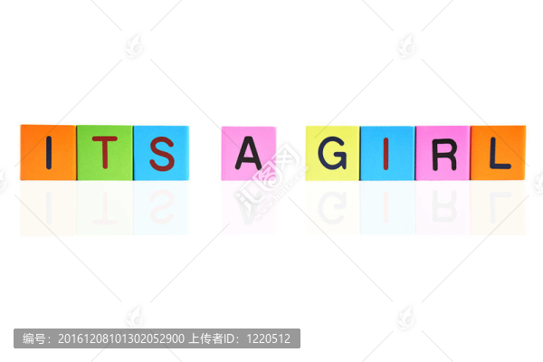 它是一個用木字母積木形成的女孩