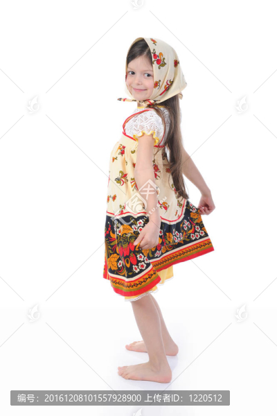 穿裙子跳舞的女孩。