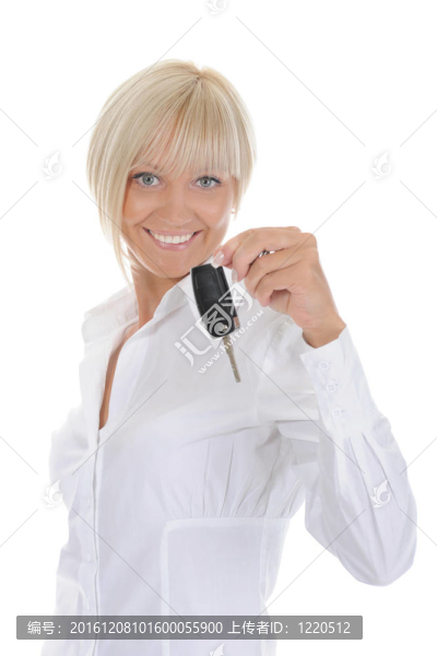 女人拿著車(chē)鑰匙